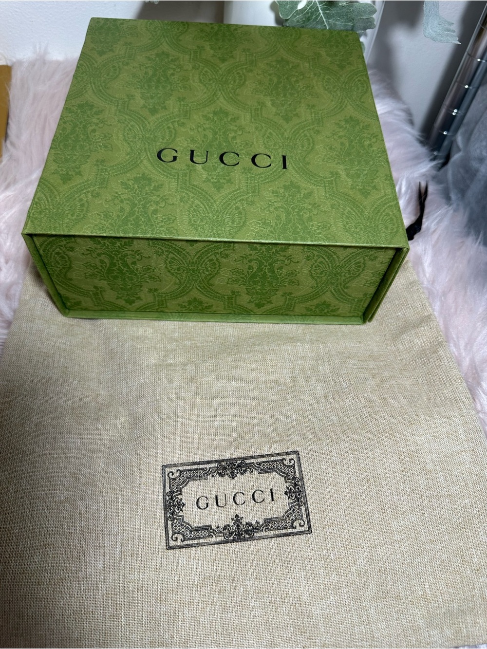Gucci Green Signature Packaging Box  with dustbag